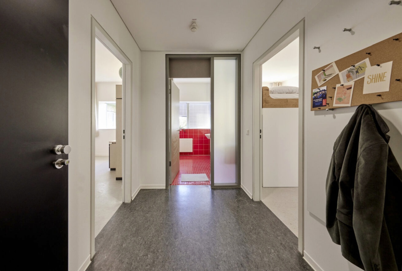 room entrance - full